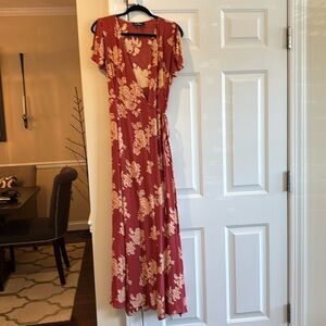 Gorgeous Lulus flutter sleeve tie wrap maxi dress